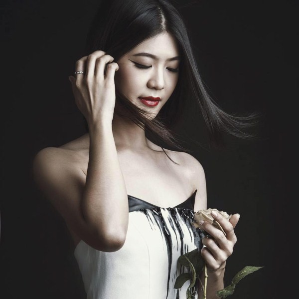 Chiêm ngưỡng nhan sắc xinh đẹp của những nữ phi công hot nhất MXH thế giới